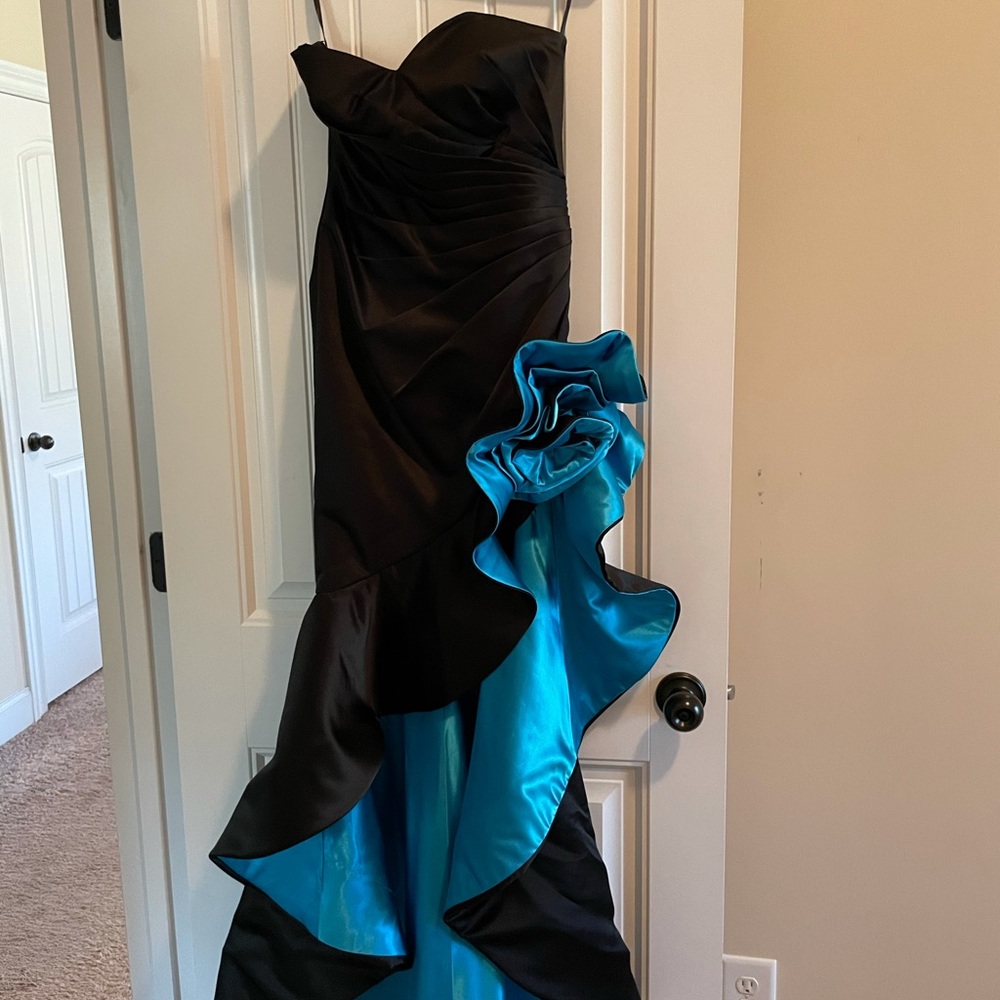 Terani Couture Prom Dress! Size 4, like brand new